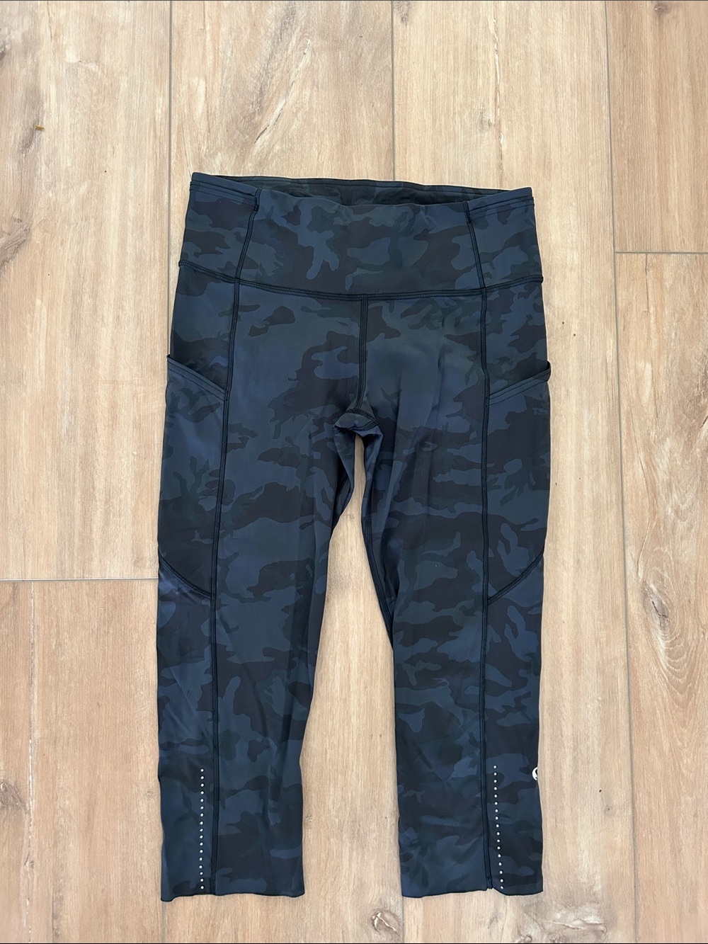 Worn once - LULULEMON Fast and Free Crop *Nulux in Incognito Camo Multi Grey - Picture 5 of 10